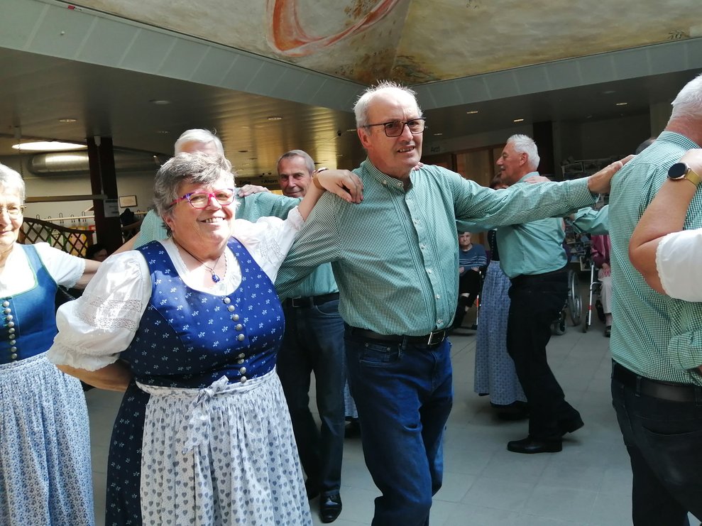 Ein Tanzpaar. 