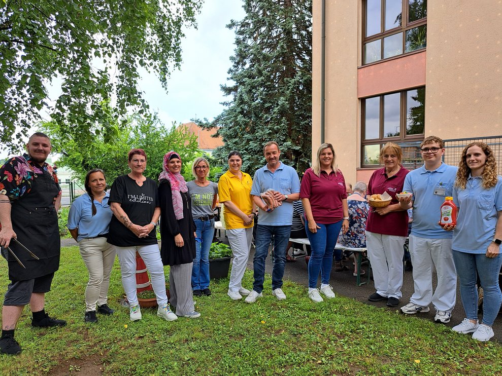 Gruppenbild der Mitarbeiter. 