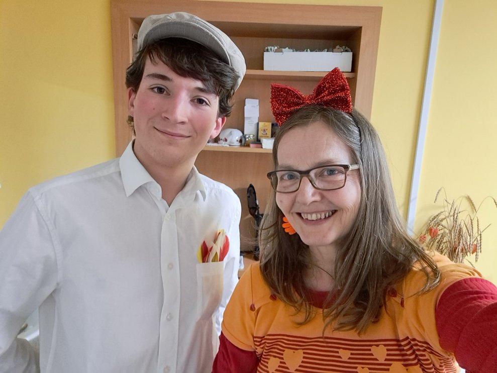 Eine Frau und ein Mann.